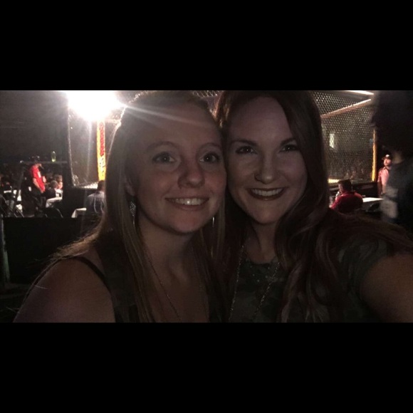 Meet your Posher, Emily - Picture 2 of 3